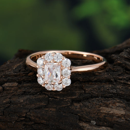 Emerald Engagement Rings: Why This Gemstone Is the New Classic