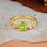 Luxury Vintage Nature-Inspired 4-Prong Oval Peridot Ring
