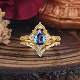 Luxury Vintage Pear-Cut Alexandrite Engagement Ring Set