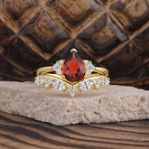 Luxury 3-Prong Pear-Cut Garnet Engagement Ring Set