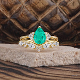 Luxury 3-Prong Pear-Cut Emerald Engagement Ring Set