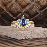 Luxury 3-Prong Pear-Cut Alexandrite Engagement Ring Set