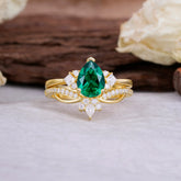 Fashion-Forward Luxury Pear-Cut Emerald Engagement Ring Set