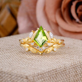Nature Inspired The Dreamy Kite- Cut Peridot with Fantasy Leaf Gold Ring Set