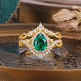 Elegant Pear-Cut Emerald Engagement Ring Set