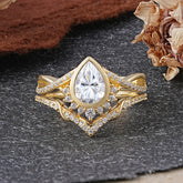 Ultra Luxurious Vintage Pear-Cut Moissanite Ring Set