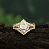Ultra Luxurious Vintage Pear-Cut Moissanite Ring Set