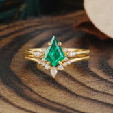 Classic Retro Luxury 4-Prong Kite-Cut Emerald Stackable Ring Set