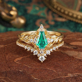 Minimalist Vintage 4-Prong Coffin-Cut Emerald Engagement Ring Set