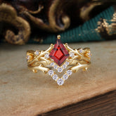 Luxury Vintage 5-Prong Kite-Cut Garnet Engagement Ring Set