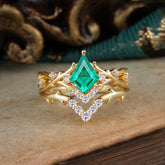 Luxury Vintage 5-Prong Kite-Cut Emerald Engagement Ring Set