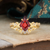 Luxurious Nature-Inspired 4-Prong Kite-Cut Natural Garnet Engagement Ring Set