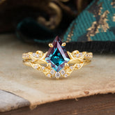 Luxurious Nature-Inspired 4-Prong Kite-Cut Natural Alexandrite Engagement Ring Set