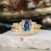 Vintage 4-Prong Oval-Cut Alexandrite Engagement Ring Set