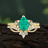 Fashion-Forward Luxury Pear-Cut Emerald Engagement Ring Set