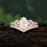 Luxurious Vintage-Inspired 4-Prong Tear-Cut Moissanite Engagement Ring Set