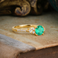Round Cut Emerald Classic Side Stone Wedding Engagement Ring