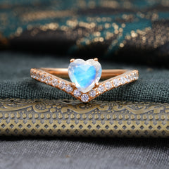 4-Prong Heart Shaped Moonstone Engagaement Ring Classic Wedding Ring