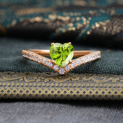 4-Prong Heart Shaped Peridot Engagaement Ring Classic Wedding Ring