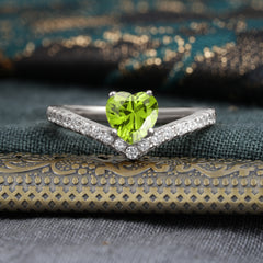 4-Prong Heart Shaped Peridot Engagaement Ring Classic Wedding Ring