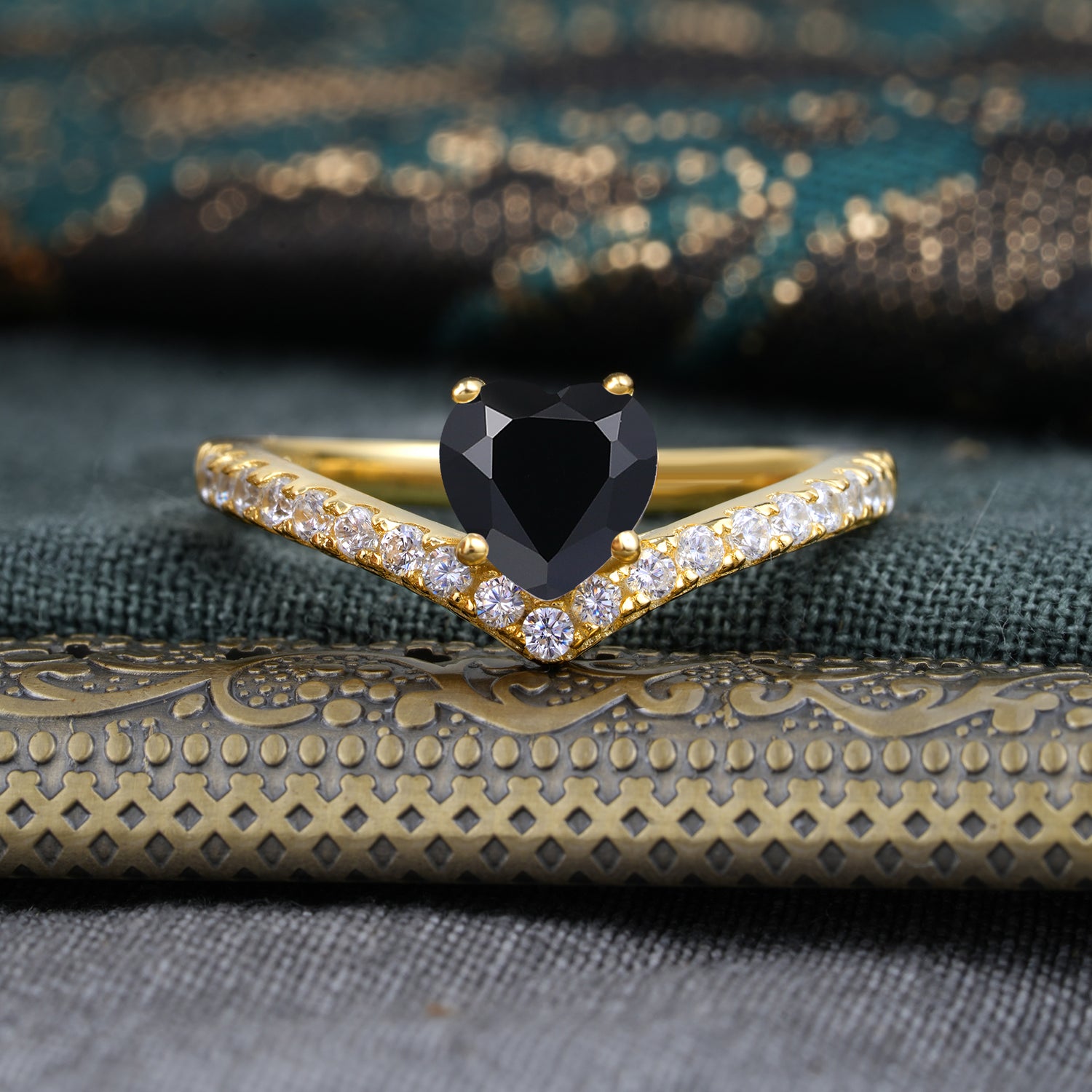 4-Prong Heart Shaped Black Onyx Engagaement Ring - Romalar Jewelry