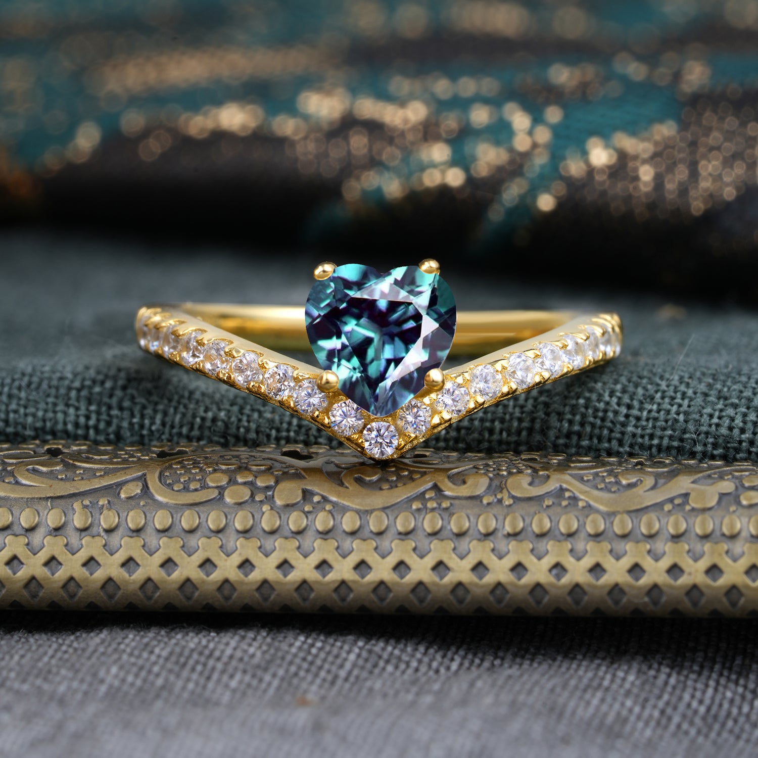 4-Prong Heart Shaped Alexandrite Engagaement Ring