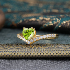 4-Prong Heart Shaped Peridot Engagaement Ring Classic Wedding Ring