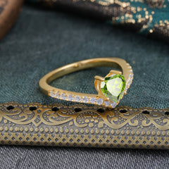 4-Prong Heart Shaped Peridot Engagaement Ring Classic Wedding Ring
