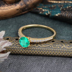 1 Carat Round Cut 6-Prong Emerald Wedding Ring Pave Milgrain Engagement Ring