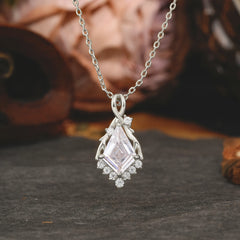 Natural-Inspired Vintage 4-Prong Kite Cut Necklace Pendant