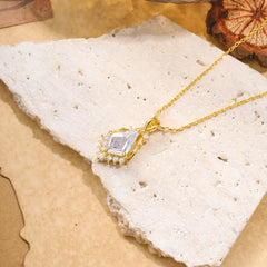 Natural-Inspired Vintage 4-Prong Kite Cut Necklace Pendant