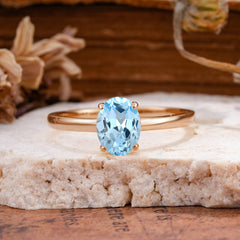 Minimalist Oval Cut 1.5 Carat Aquamarine Solitaire Engagement Ring