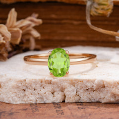 Minimalist Oval Cut 1.5 Carat Peridot Solitaire Engagement Ring