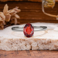 Minimalist Oval Cut 1.5 Carat Garnet Solitaire Engagement Ring