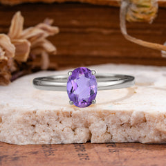 Minimalist Oval Cut 1.5 Carat Amethyst Solitaire Engagement Ring