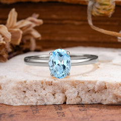 Minimalist Oval Cut 1.5 Carat Aquamarine Solitaire Engagement Ring