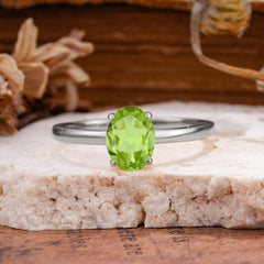 Minimalist Oval Cut 1.5 Carat Peridot Solitaire Engagement Ring