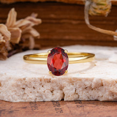 Minimalist Oval Cut 1.5 Carat Garnet Solitaire Engagement Ring