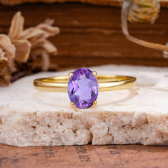 Minimalist Oval Cut 1.5 Carat Amethyst Solitaire Engagement Ring