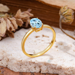 Minimalist Oval Cut 1.5 Carat Aquamarine Solitaire Engagement Ring