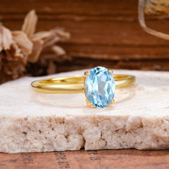 Minimalist Oval Cut 1.5 Carat Aquamarine Solitaire Engagement Ring