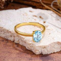 Minimalist Oval Cut 1.5 Carat Aquamarine Solitaire Engagement Ring