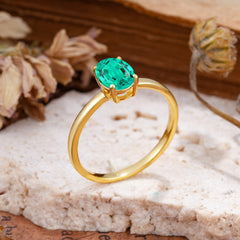 Minimalist Oval Cut 1.5 Carat Emerald Solitaire Engagement Ring