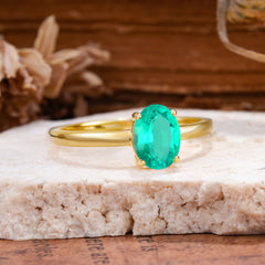 Minimalist Oval Cut 1.5 Carat Emerald Solitaire Engagement Ring