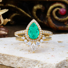 1.5 Carat Pear Shaped Emerald Engagement Ring Classic Wedding Ring Set