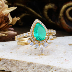 1.5 Carat Pear Shaped Emerald Engagement Ring Classic Wedding Ring Set