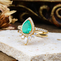 1.5 Carat Pear Shaped Emerald Engagement Ring Classic Wedding Ring Set