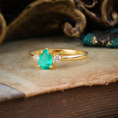 Classic Pear Cut Three Stone Emerald Promise Ring Four Claw Prong Setting