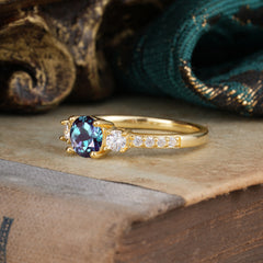 Round Cut 4 Prong Alexandrite Engagement Ring Three Stone Promise Ring Four Claw Prong Setting