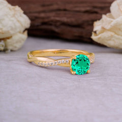 Classic Round Cut Emerald Engagement Ring with Twisted Band